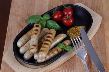 Sosis domates ve Dijon hardalı