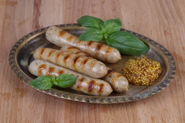 Dijon hardalı ile ızgara sosis