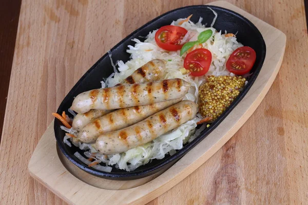 Sosis domates ve Dijon hardalı