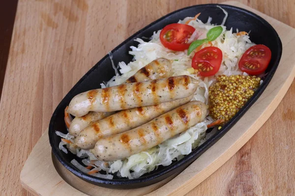 Sosis domates ve Dijon hardalı