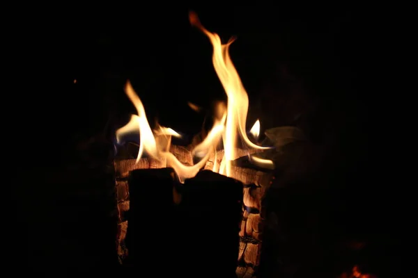 Spalanie Drewna Opałowego Ciemności — Zdjęcie stockowe