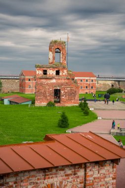 Kale bölgesinde harap binalar