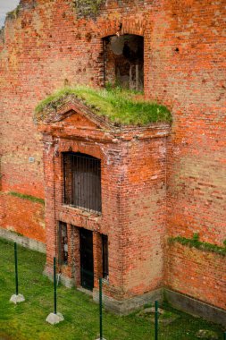 Kale bölgesinde harap binalar