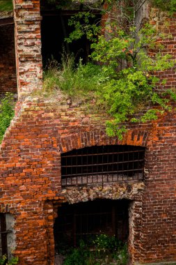 Kale bölgesinde harap binalar
