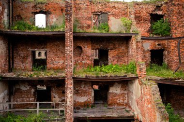 Kale bölgesinde harap binalar