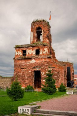 Kale bölgesinde harap binalar