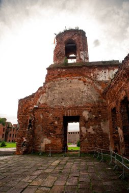 Kale bölgesinde harap binalar