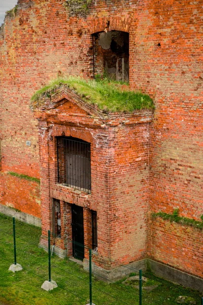 Kale bölgesinde harap binalar