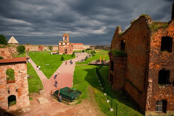 Kale bölgesinde harap binalar