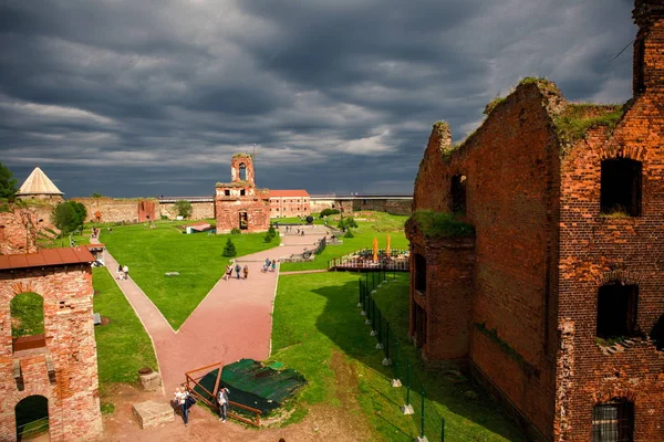 Kale bölgesinde harap binalar