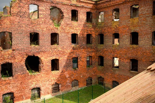 Kale bölgesinde harap binalar