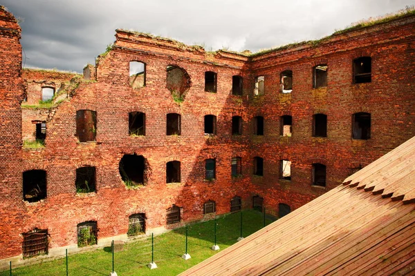 Kale bölgesinde harap binalar