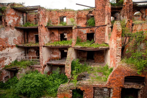 Kale bölgesinde harap binalar