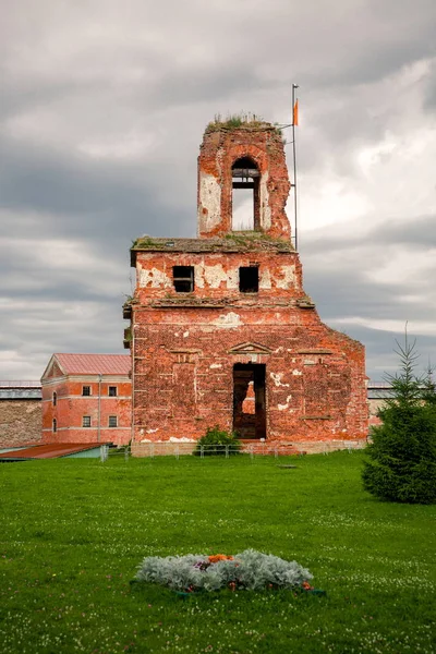 Kale bölgesinde harap binalar
