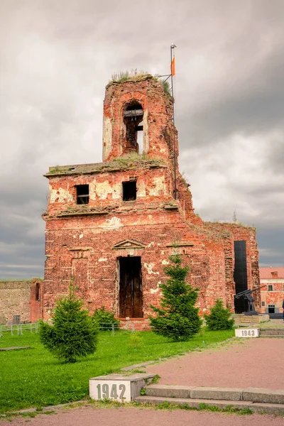 Kale bölgesinde harap binalar
