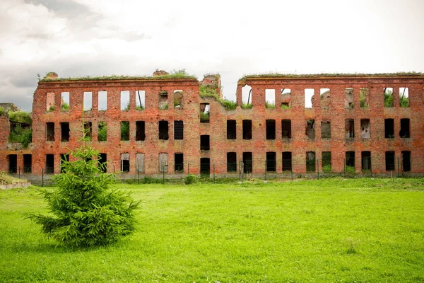 Kale bölgesinde harap binalar