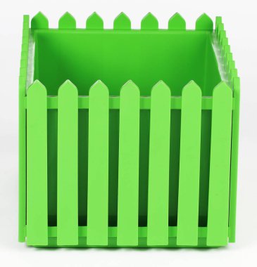 beyaz bir arka plan bir balkon için kafes saksı