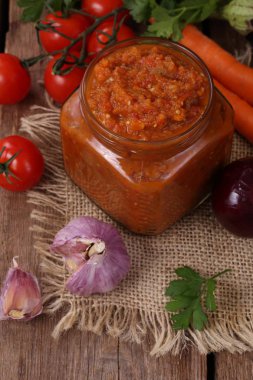 Ev yapımı ekmek peynir altı suyu ile patlıcan havyar