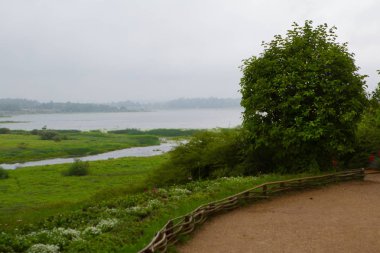Gölün güzel manzaralarına. Güzel manzara