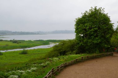 Gölün güzel manzaralarına. Güzel manzara