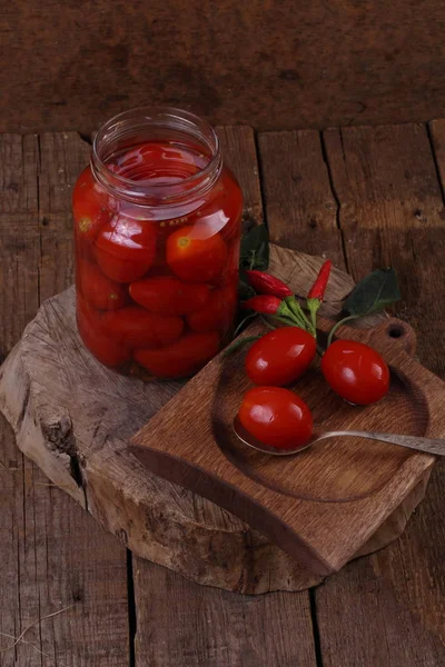 Tomates Marinados Frasco Sobre Fondo Madera — Foto de Stock