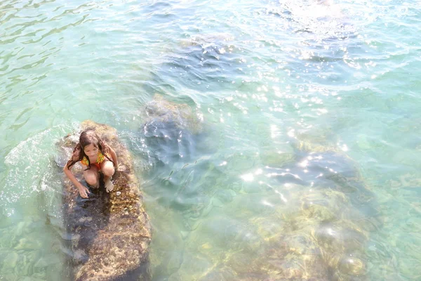 Girl Swimming Sea Girl Sitting Stone Sea Water — Stock Photo, Image