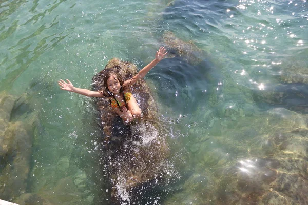 Girl Spray Sea Water — Stock Photo, Image