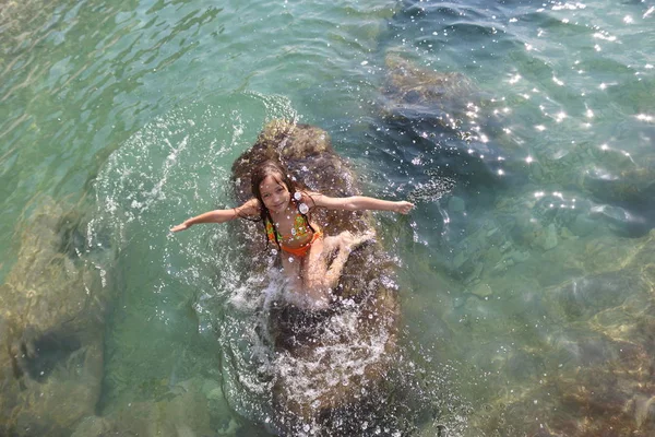 Girl Spray Sea Water — Stock Photo, Image