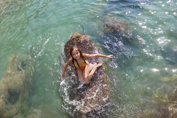 Girl Spray Sea Water — Stock Photo, Image