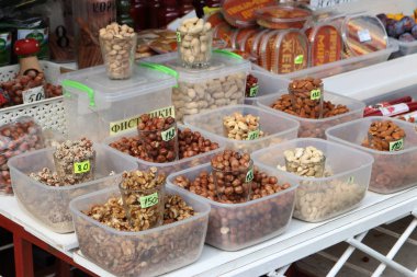 Çarşı içinde fındık. Fındık ve ceviz