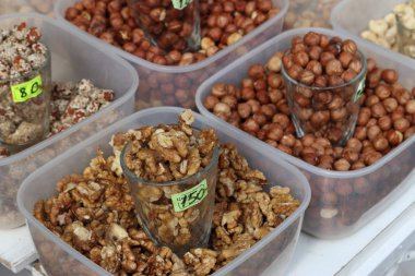 Çarşı içinde fındık. Fındık ve ceviz