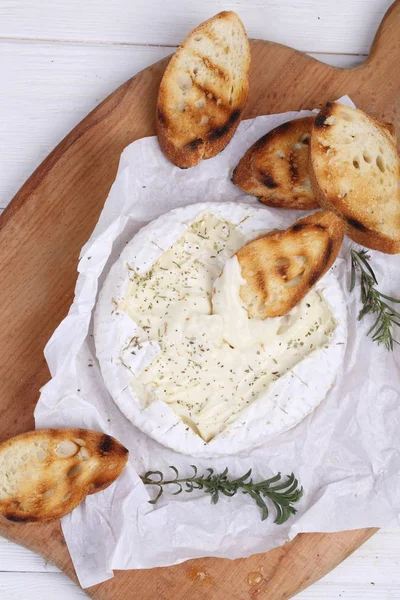 Bodegón Con Camembert Baguette Camembert Con Baguette Plancha — Foto de Stock