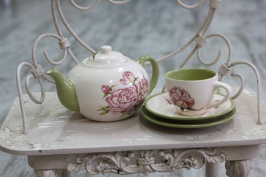 Çay tablo vintage hizmette. Güzel çay seti