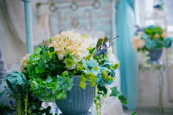 Bouquet Fleurs Artificiel Sur Table Chambre — Photo