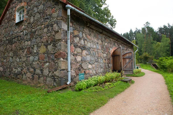 Gamla Stenhus Parken Bland Träden — Stockfoto