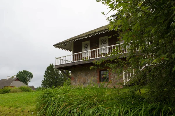 Zweistöckiges Gebäude Aus Stein Park — Stockfoto