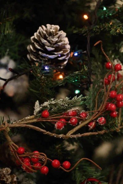 Juguetes Navidad Las Ramas Del Árbol Navidad —  Fotos de Stock