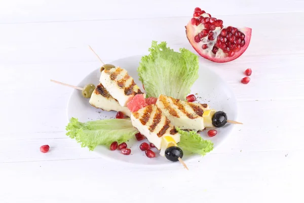 Halumi Grilled Cheese Skewers Lemon Olives Pomegranate — Stock Photo, Image