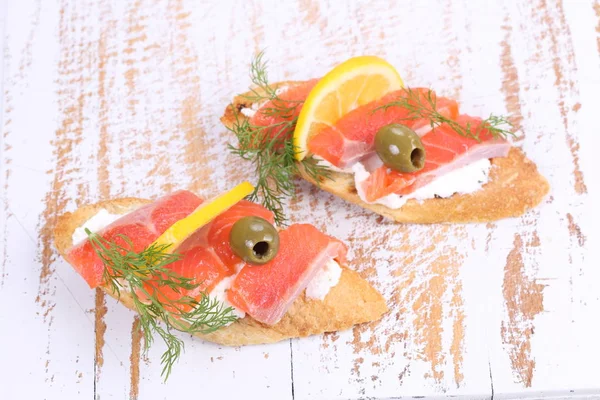 Sandwiches Con Salmón Limón Aceitunas — Foto de Stock