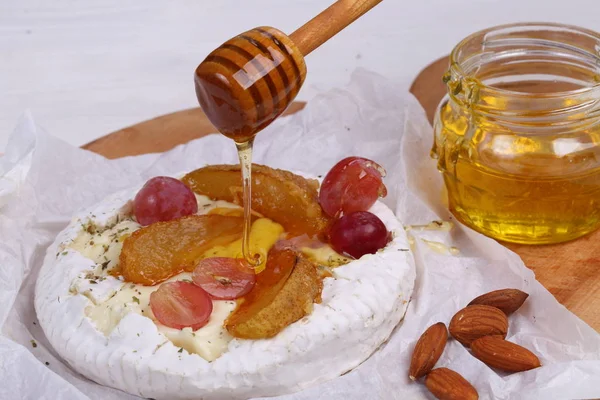 Camembert Con Fruta Miel Pera — Foto de Stock