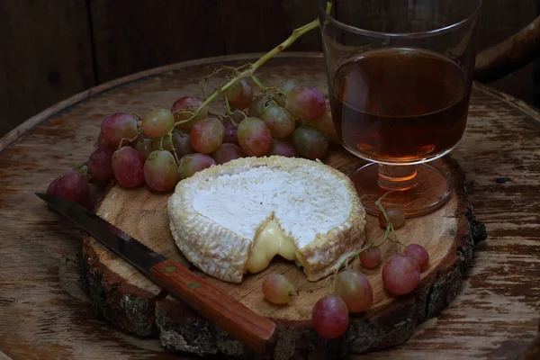 Camembert Com Vinho Queijo Camembert — Fotografia de Stock