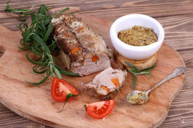 sebze, biberiye ve Dijon hardal ile domuz jambon