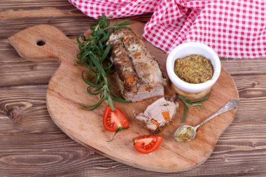 sebze, biberiye ve Dijon hardal ile domuz jambon