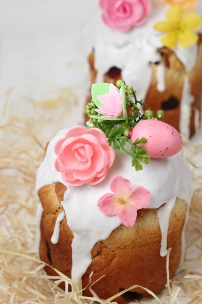 Beyaz Krema Şekerleme Dekor Ile Paskalya Pastası — Stok fotoğraf