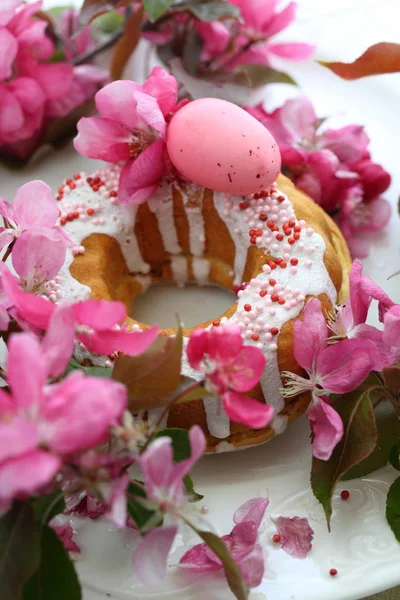 Пасхальный Торт Яйца Цветы Райского Яблока — стоковое фото