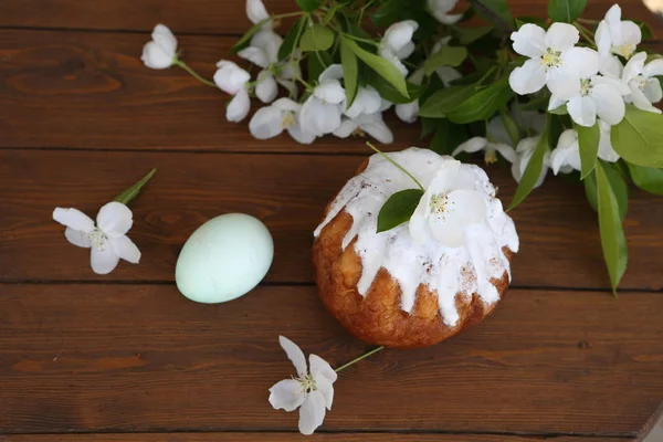 Torta Pasquale Fiori Gelsomino Sfondo Legno — Foto Stock