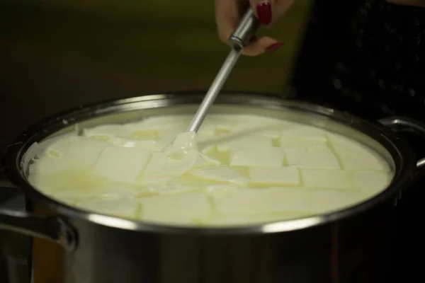 Peynir Tanesi Oluşturma Işlemi Yemek Lik Yapımı Peynir — Stok fotoğraf