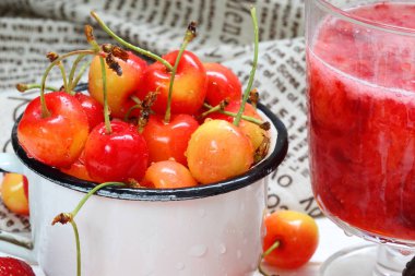 Çilek ve Tatlı Kiraz Smoothies