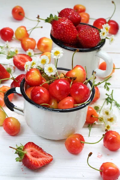 Sweet Cherry Mug Strawberry White Wooden Table — Stock Photo, Image