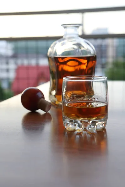 Whisky Een Helder Glas Tafel — Stockfoto